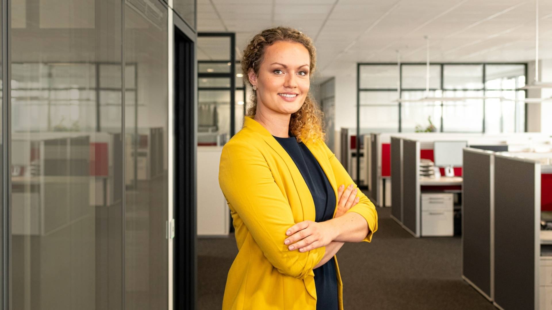 Portrait Mitarbeiter auf einer Bürofläche in der Kaufland Dienstleistung.