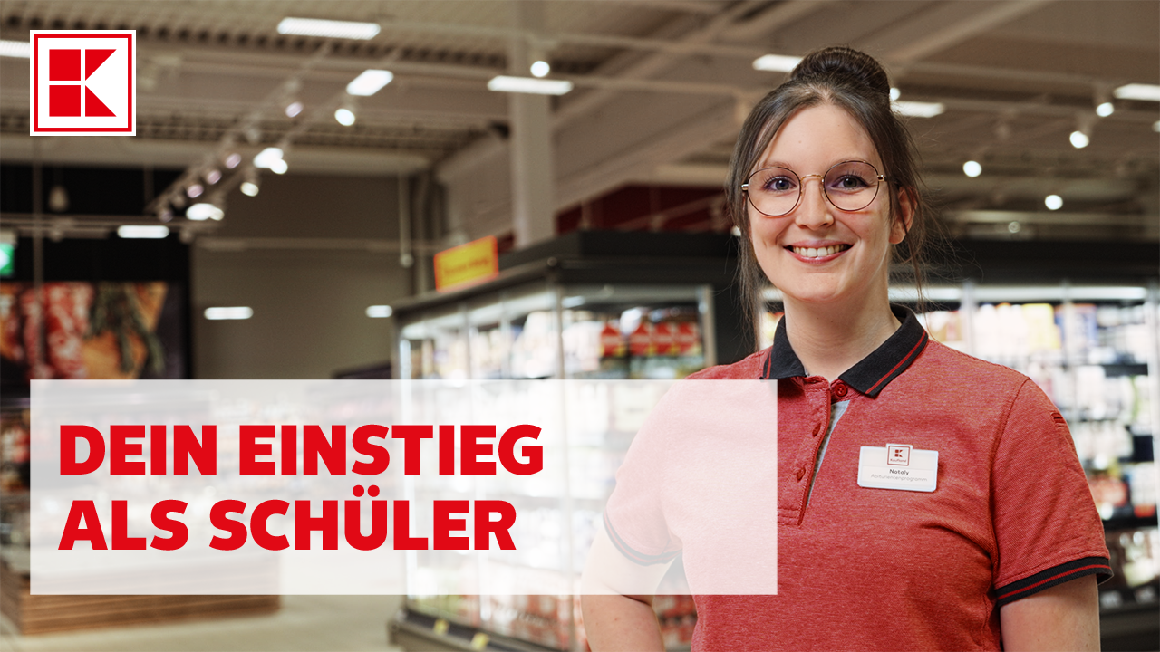 Junge Nachwuchskraft aus dem Verkauf bei Kaufland steht in der Filiale und lächelt freundlich in die Kamera. Links unten ist Text eingeblendet: "Dein Einstieg als Schüler".